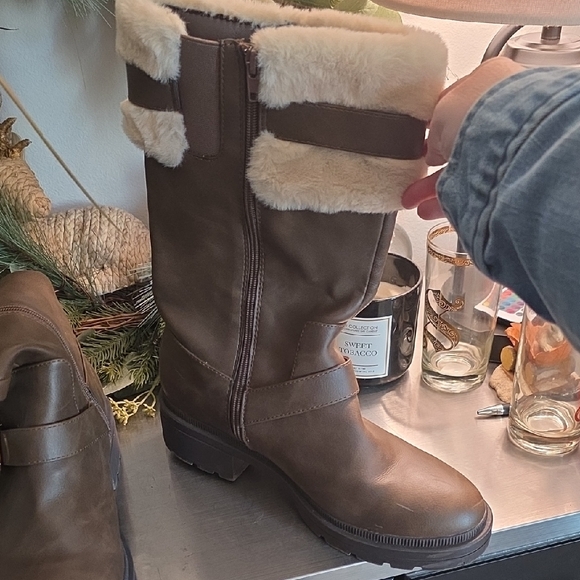 Rocket Dog Tan Fur-Trimmed Winter Boots - Picture 4 of 6